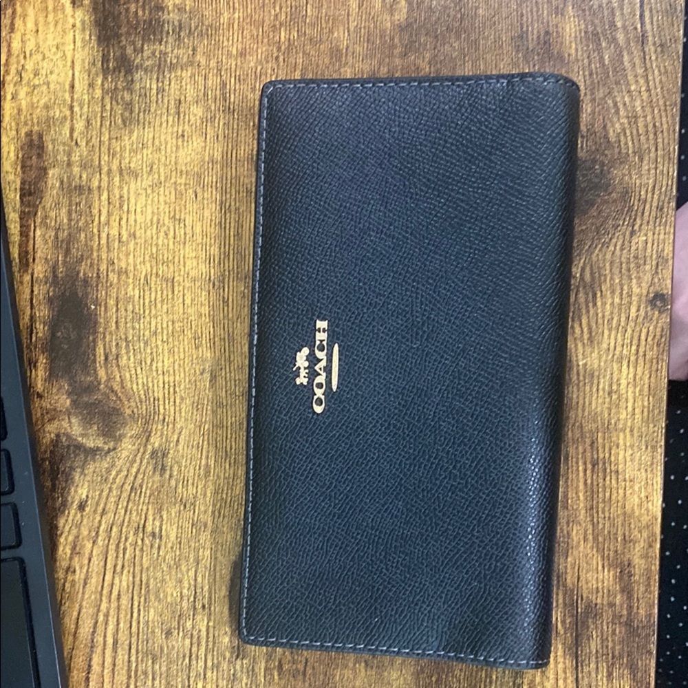 Coach Black Leather Card Holder Sleek Design